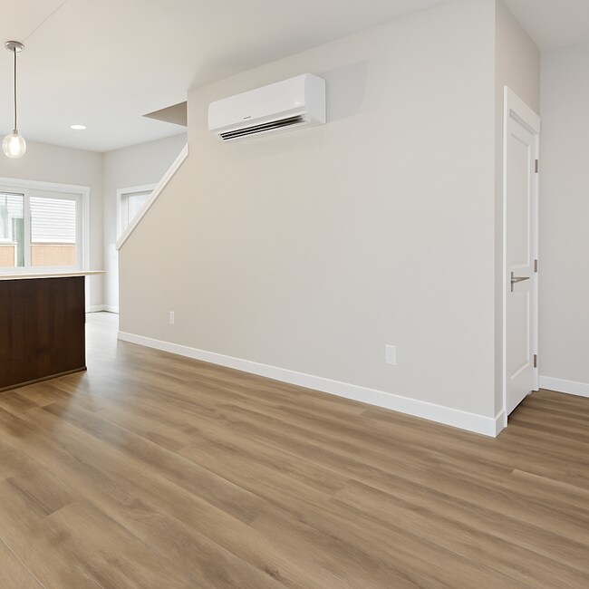 Building Photo - Adorable 2x2 with easy access to the river trails, and all utilities included!