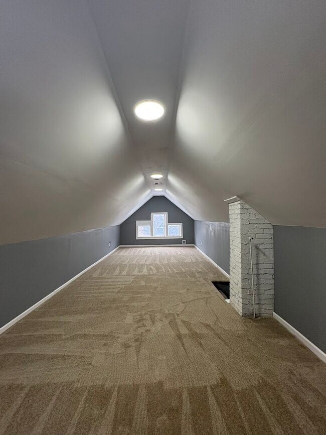 Building Photo - Three bedroom two bathroom home for rent