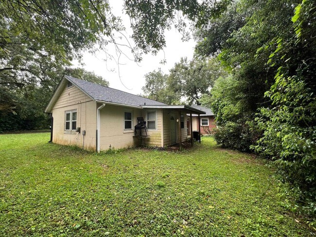 Building Photo - 1316 Aintree Ln