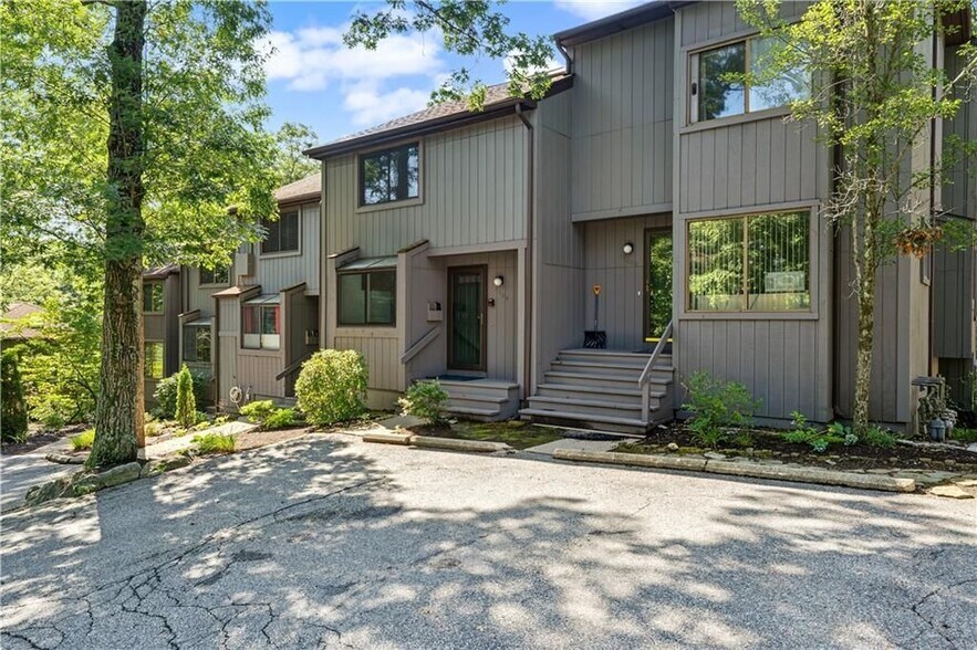 Building Photo - 7 Wake Robin Rd