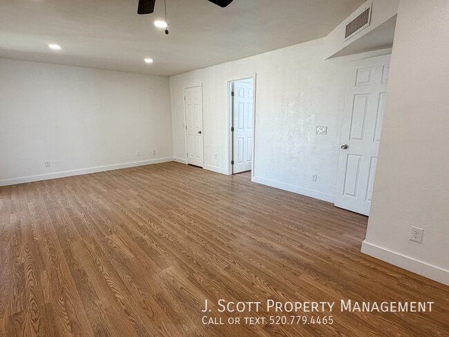 Building Photo - 3621 W Sandra Terrace