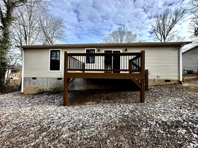 Building Photo - 15 Sand Hill School Rd