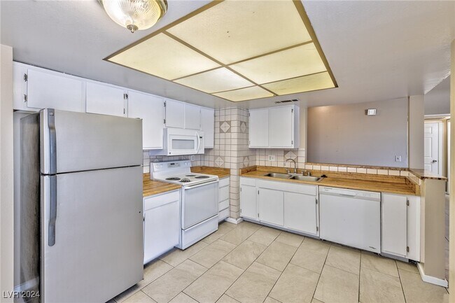 Building Photo - 2981 Country Manor Ln