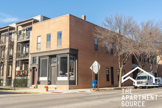 Building Photo - 646 N Damen Ave