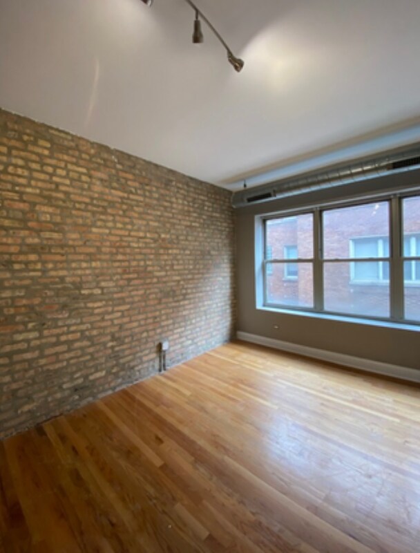 Building Photo - 6236 S King Dr