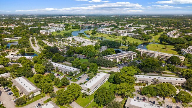 Building Photo - 1105 Bahama Bend