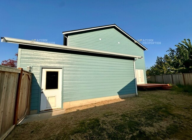Building Photo - 402 Meadow Ct NW