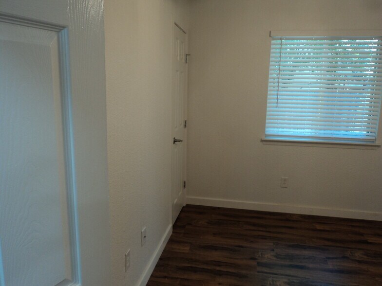 Building Photo - 2419 Burleson Ct