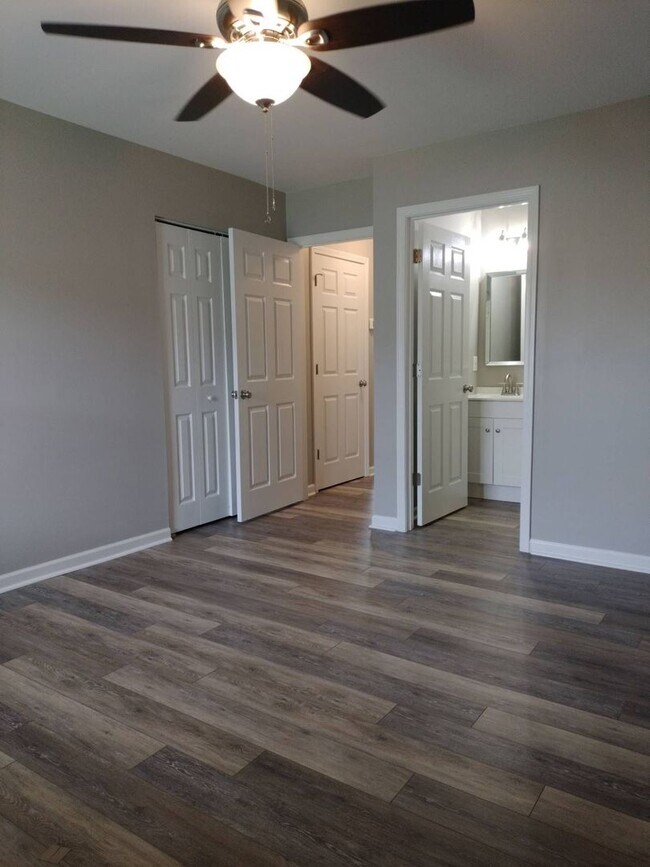 Building Photo - $200 Off Your First Full Month’s Rent!  Mo...