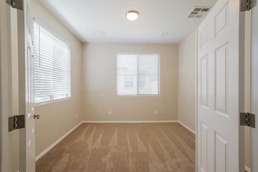 Building Photo - 25934 N 54th Ave