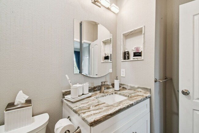 Building Photo - 3174 Bayshore Oaks Dr