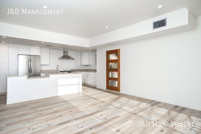 Building Photo - 3333 Reynard Way