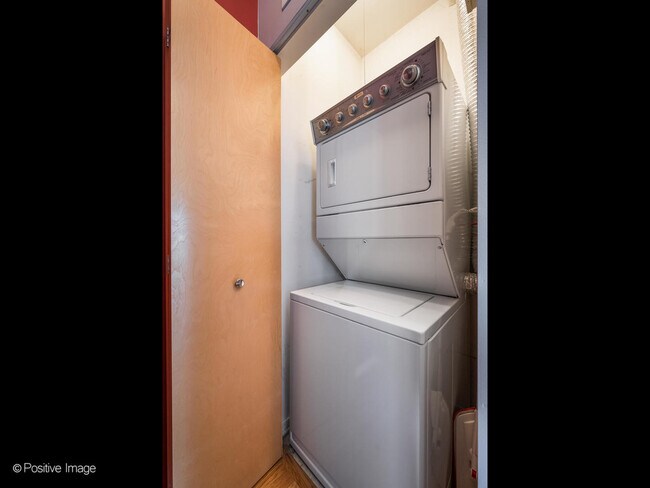 Building Photo - 1808 S Michigan Ave