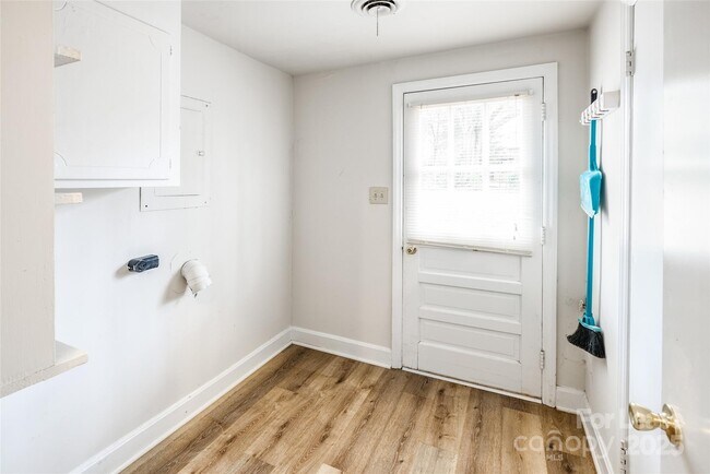 Building Photo - 7029 Yorktowne Dr