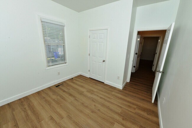 Building Photo - 1301 37th St