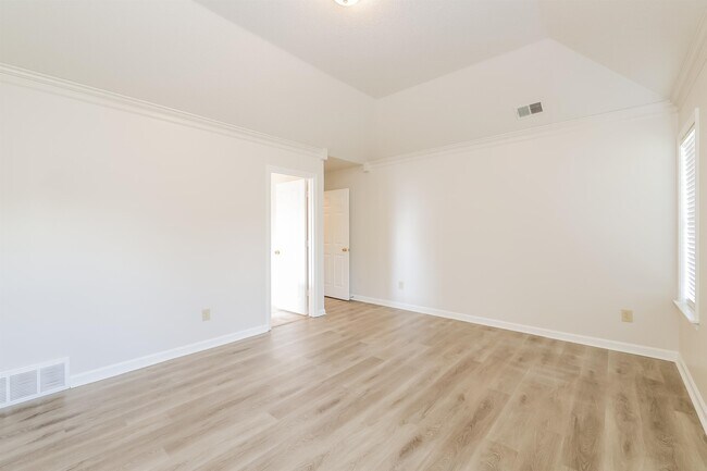 Building Photo - 7325 English Cove
