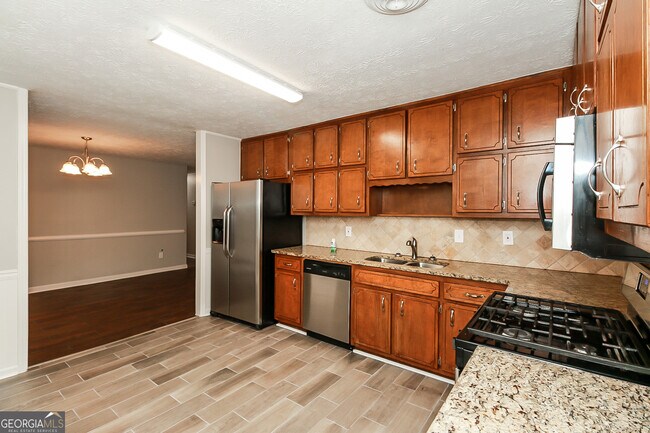 Building Photo - 155 Hunt Ridge Dr