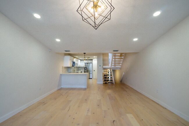 Building Photo - 1509 S Bay Villa Pl