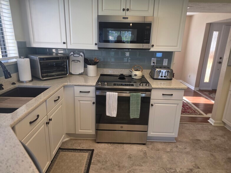 Stove and Microwave - 113 Golden Eye Dr