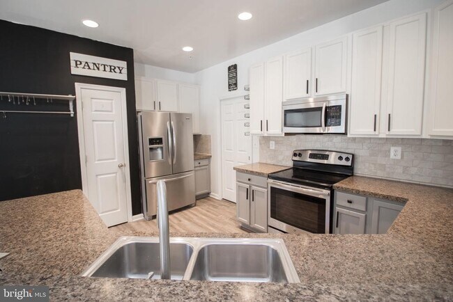 Building Photo - 45567 Bethson St