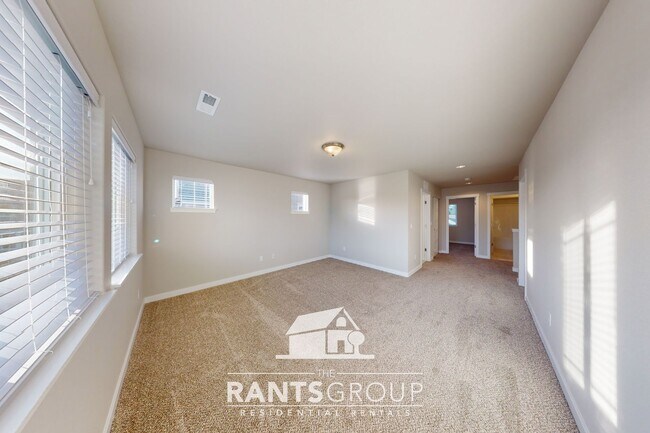 Building Photo - Beautiful Newer Construction!  Easy I5 access & JBLM Commute!