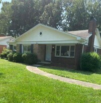 Building Photo - 2216 Ashley Rd