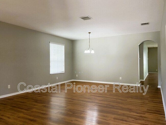 Building Photo - 29832 Cedar Waxwing Dr