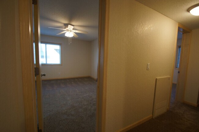 Building Photo - Modern Elegance Meets Comfort – Beautifully Renovated Two-Bedroom