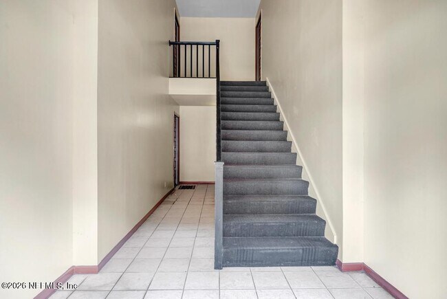 Building Photo - 3906 Mission Dr