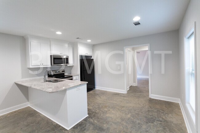 Building Photo - 103 Wedgewood Cr