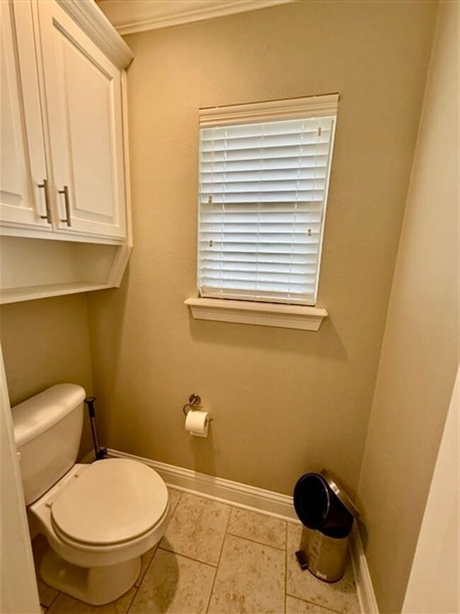 Building Photo - For Lease in Gated Cypress Place! Like-New...