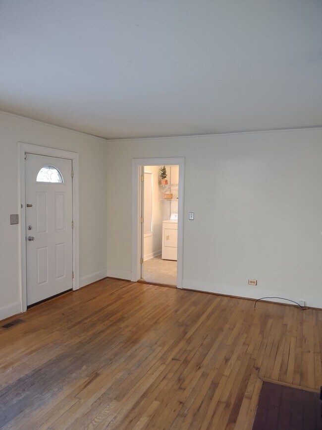 Building Photo - 605 S Waccamaw Ave