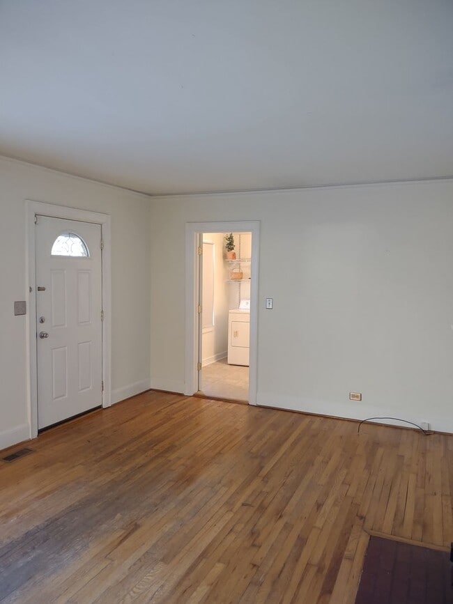 Building Photo - Adorable Two Bedroom Home in Edgewood!