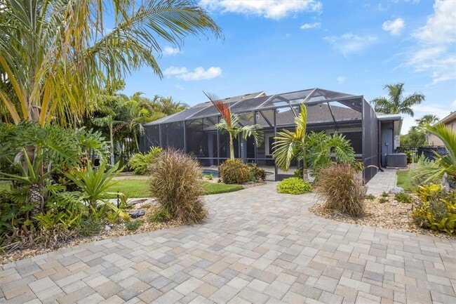 Building Photo - 6827 Park Strand Dr