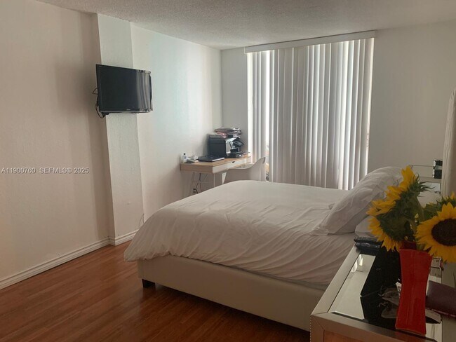 Building Photo - 2903 N Miami Beach Blvd