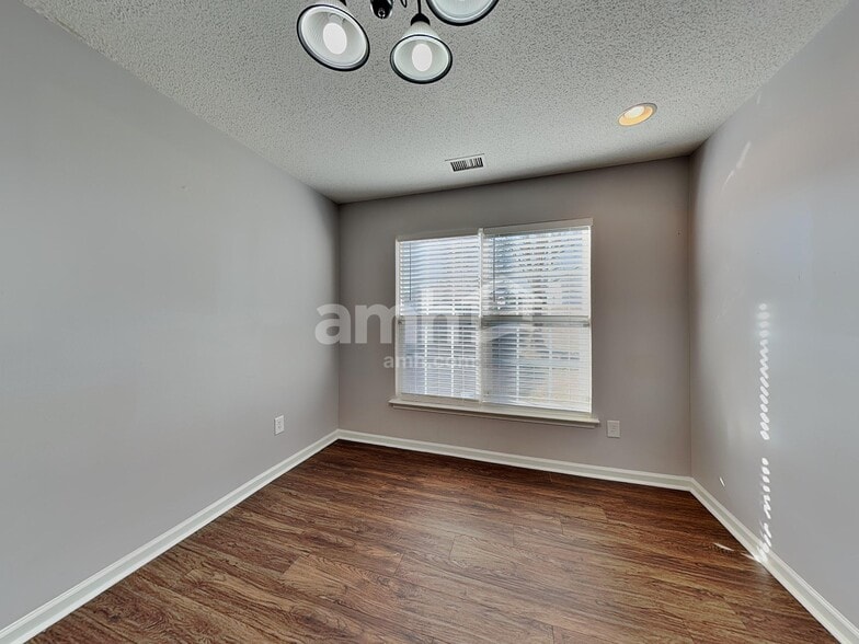 Building Photo - 1333 Harland St