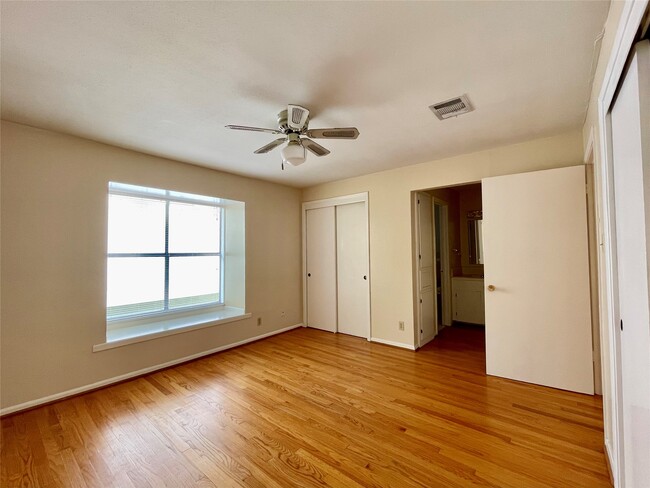 Building Photo - 3420 Mt Vernon St