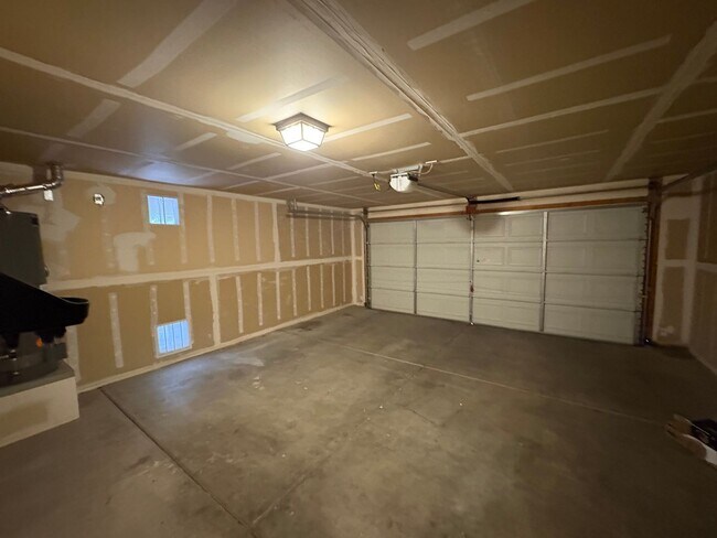 Building Photo - Four bedroom in Vail School District