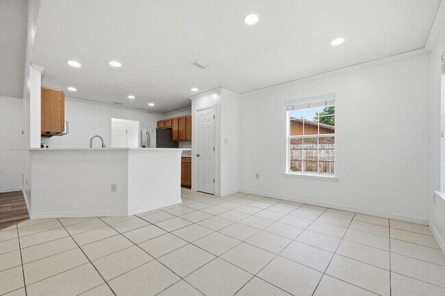 Building Photo - Renovated Home in Niceville!