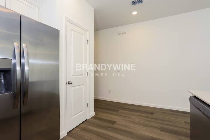 Building Photo - 641 Holly Lks Dr