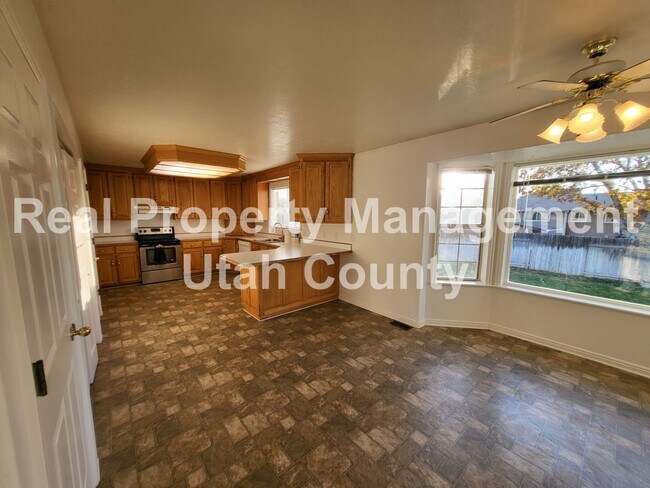 Building Photo - 572 S 1750 E St