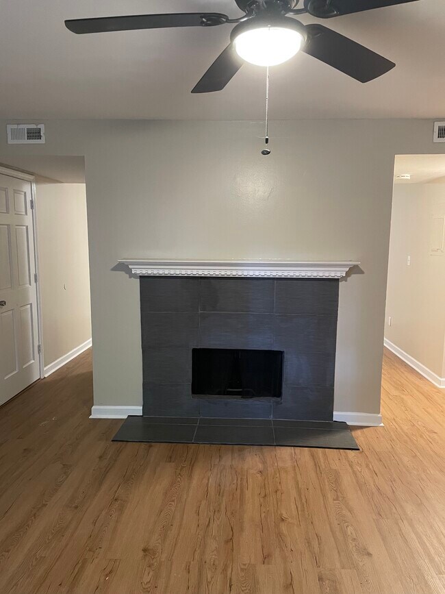 Building Photo - 1166 Booth Rd SW