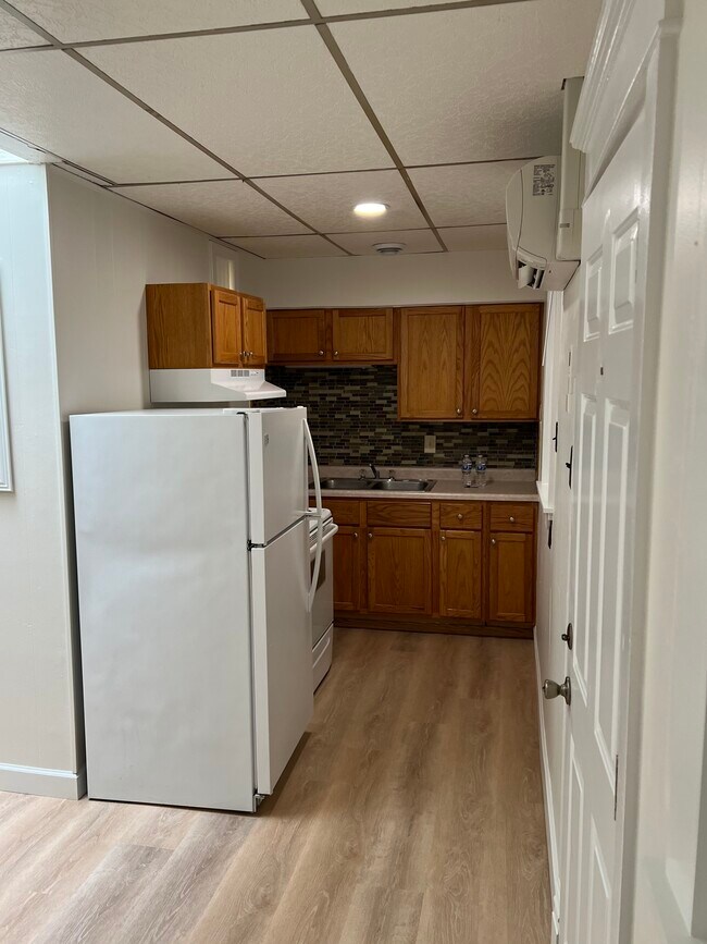 Building Photo - 113 Main St E