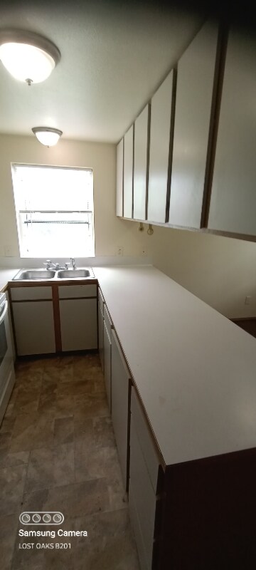 Building Photo - 550 SE 8th Ave