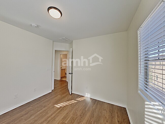 Building Photo - 14223 W Country Gables Dr