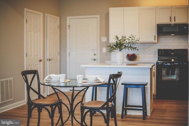 Building Photo - 44848 Tiverton Sq