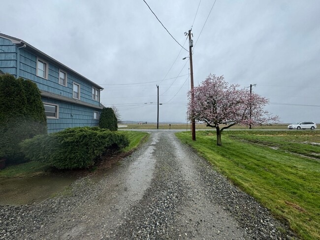 Building Photo - Farmhouse Short Term Partially Furnished (Available now through September)