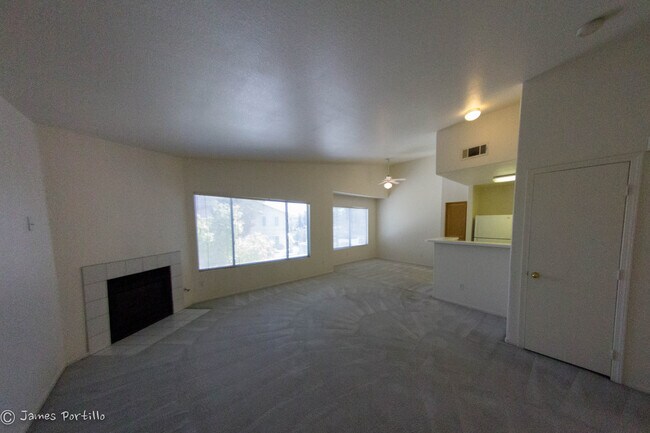 Building Photo - Summerlin area upper condo/vaulted ceiling...