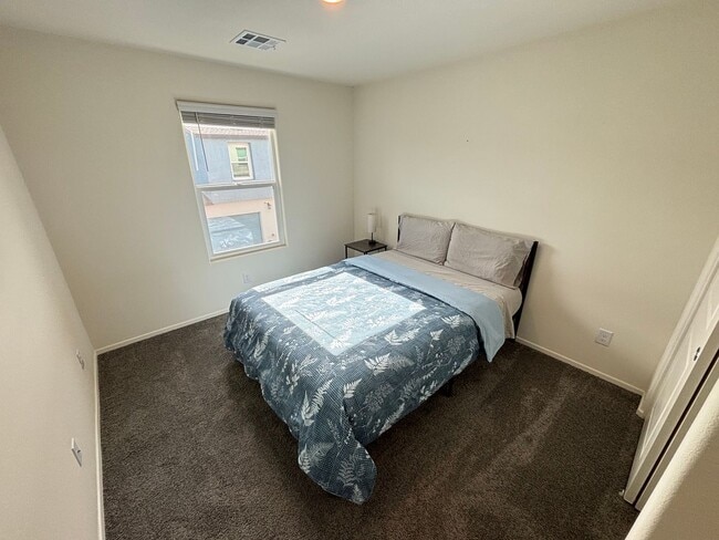 Building Photo - Charming 3Bed/2.5Bath/2Car Townhouse located in Northwest Las Vegas