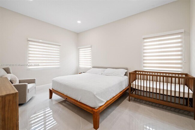 Building Photo - 3103 SW 140th Ave
